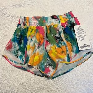 Lululemon Hotty Hot Short 4” NWT